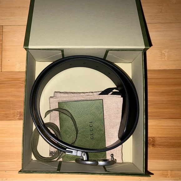 Reversible Gucci belt: Black & patterned. Size 32-36". Effortlessly switch style - Picture 2 of 5